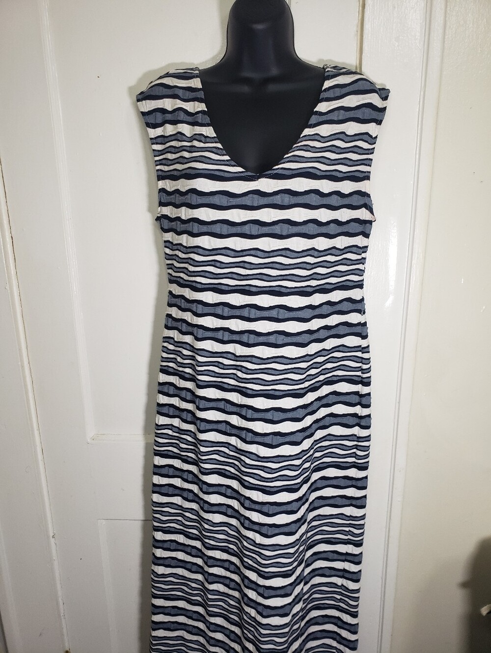 Sharagano Striped Maxi Dress Sleeveless V-Neck Blue White Knit Size 10